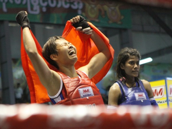 Bùi Yến Ly giành huy chương Vàng ở môn Muay Thái.